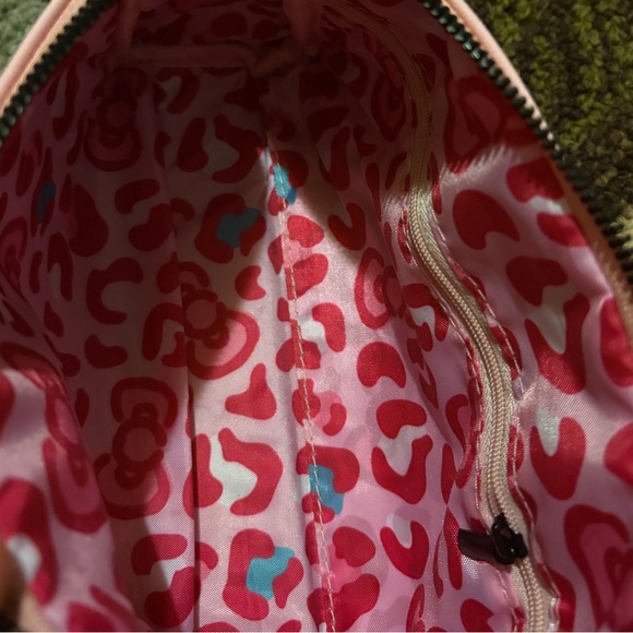 NWOT Hello Kitty x Impressions Makeup Pouch in Pink - Picture 4 of 4